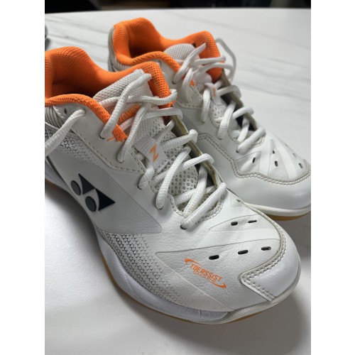 요넥스 배드민턴화 팝니다